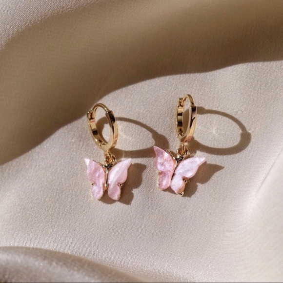 3/$30 💛 Light Pink Acrylic Butterfly Earrings - Picture 3 of 5